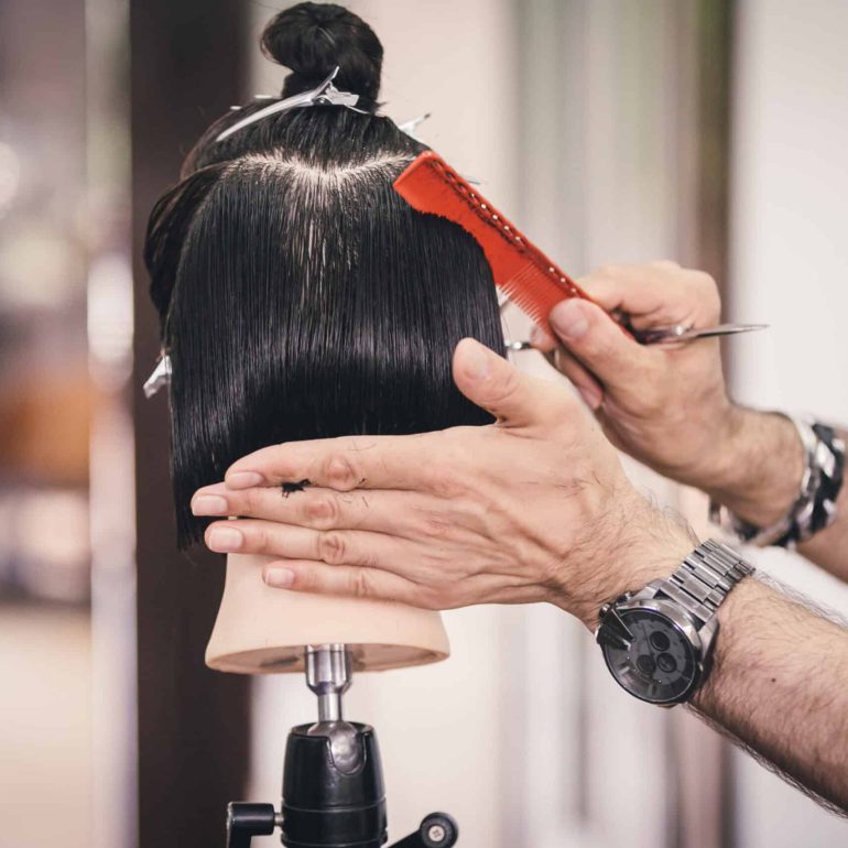 Training,Hairdresser,With,Mannequins
